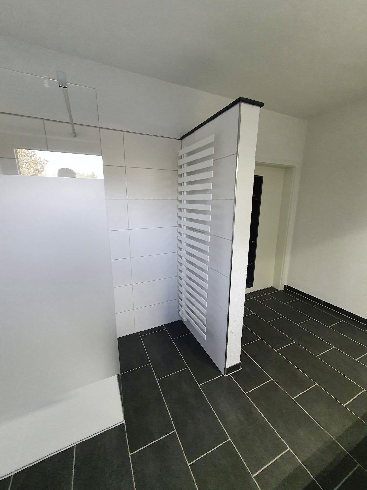 Fertiges Bad Duscheingang